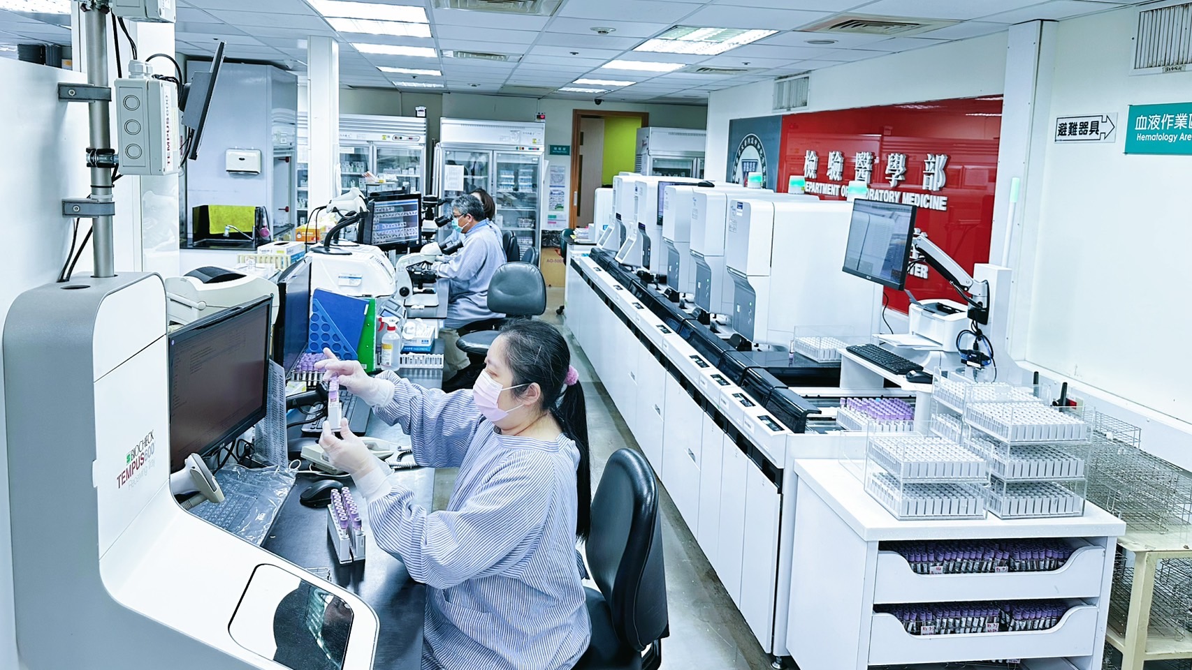 超高速檢體自動傳送系統 04