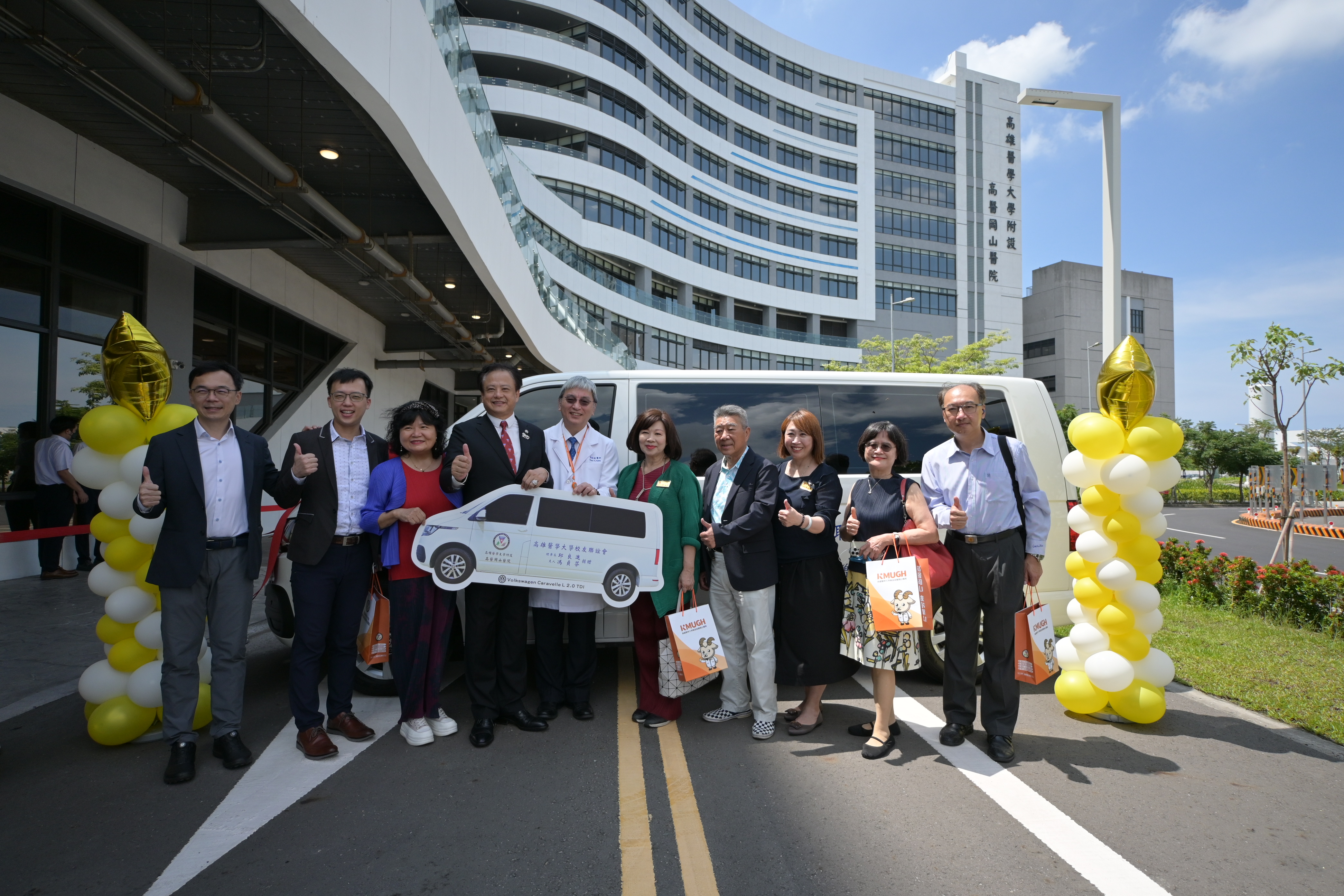 邱良進理事長捐車2